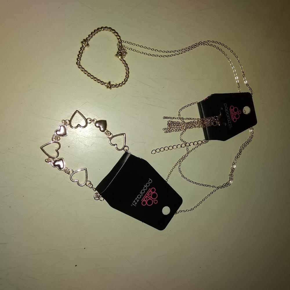 Necklace earrings & bracelet